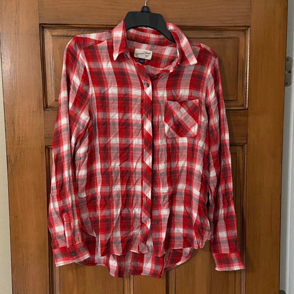 Universal Thread button down